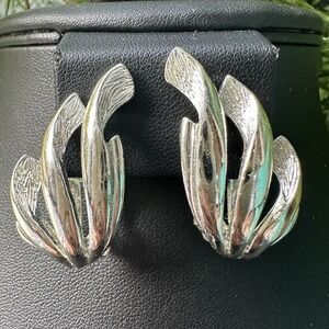 VTG Earrings Clip 1.25 Inch Silver Tone‎ Swirl Wave Organic Freeform Texture